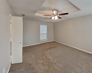1809 Geneva Lane - Photo Thumbnail 6