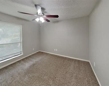 1809 Geneva Lane - Photo Thumbnail 10
