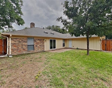 1809 Geneva Lane - Photo Thumbnail 19