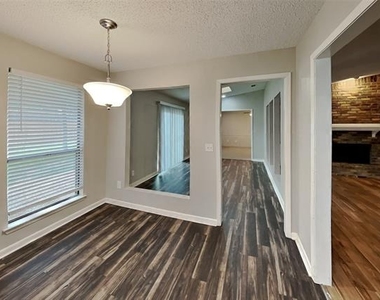 1809 Geneva Lane - Photo Thumbnail 4