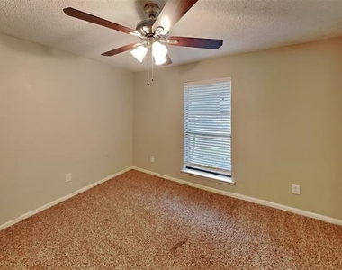 1809 Geneva Lane - Photo Thumbnail 13