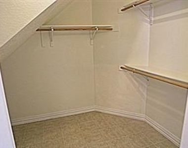4904 Lodgepole Lane - Photo Thumbnail 7