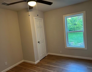 1008 Commerce Drive - Photo Thumbnail 6