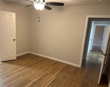 1008 Commerce Drive - Photo Thumbnail 8