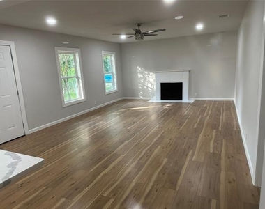 1008 Commerce Drive - Photo Thumbnail 3