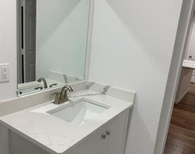 1008 Commerce Drive - Photo Thumbnail 14