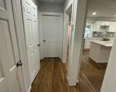 1008 Commerce Drive - Photo Thumbnail 12