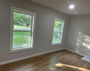 1008 Commerce Drive - Photo Thumbnail 11