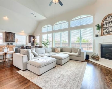 625 Yarrow Street - Photo Thumbnail 4