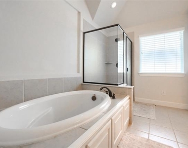 625 Yarrow Street - Photo Thumbnail 27