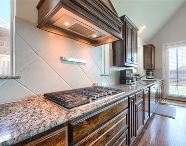 625 Yarrow Street - Photo Thumbnail 9