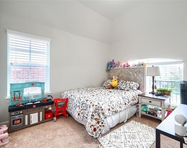 625 Yarrow Street - Photo Thumbnail 24