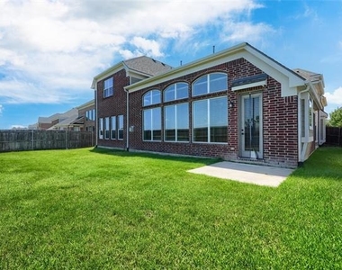 625 Yarrow Street - Photo Thumbnail 32