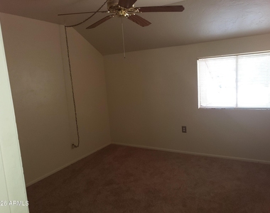 1536 S River Drive E - Photo Thumbnail 13