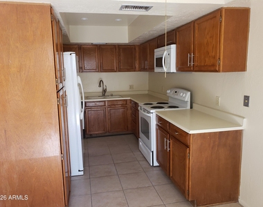 1536 S River Drive E - Photo Thumbnail 5