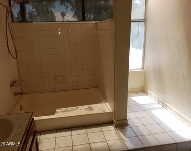 1536 S River Drive E - Photo Thumbnail 4