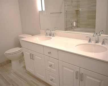 1514 E 15th Street - Photo Thumbnail 11