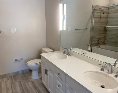 1514 E 15th Street - Photo Thumbnail 9