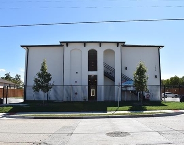 1514 E 15th Street - Photo Thumbnail 2