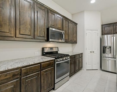 531 Catherine Lane - Photo Thumbnail 2