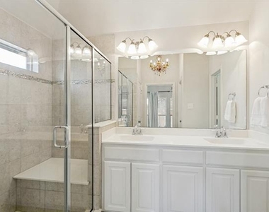 531 Catherine Lane - Photo Thumbnail 7
