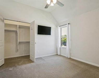 531 Catherine Lane - Photo Thumbnail 16