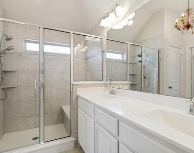 531 Catherine Lane - Photo Thumbnail 8