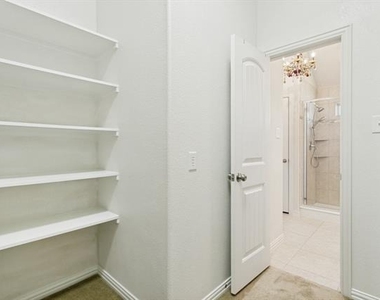 531 Catherine Lane - Photo Thumbnail 11