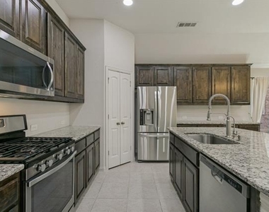 531 Catherine Lane - Photo Thumbnail 3