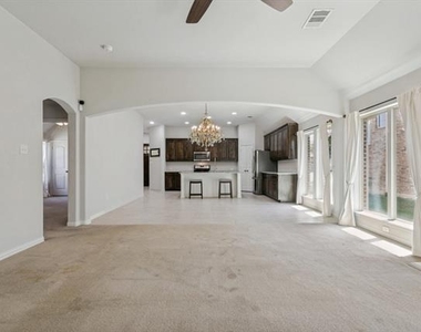 531 Catherine Lane - Photo Thumbnail 4