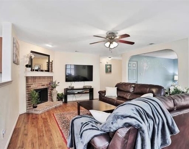 10040 Daly Drive - Photo Thumbnail 2