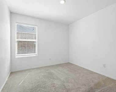 1653 Bluff View Drive - Photo Thumbnail 6
