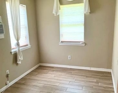 307 W Broadmore Avenue - Photo Thumbnail 4