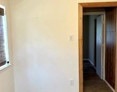 307 W Broadmore Avenue - Photo Thumbnail 2