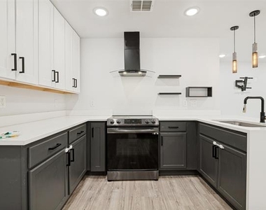 1301 Cardinal Street - Photo Thumbnail 10