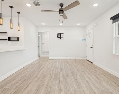 1301 Cardinal Street - Photo Thumbnail 6