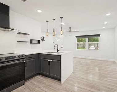 1301 Cardinal Street - Photo Thumbnail 11