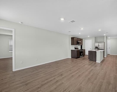 1117 Southfield Drive - Photo Thumbnail 3