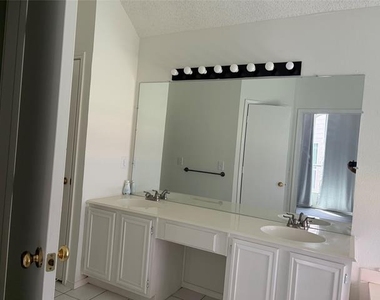10404 Preston Vineyard Drive - Photo Thumbnail 4