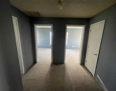3226 S 4th Street - Photo Thumbnail 5