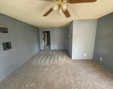 3226 S 4th Street - Photo Thumbnail 3