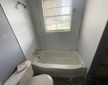 3226 S 4th Street - Photo Thumbnail 4