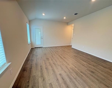 3330 Catamount Drive - Photo Thumbnail 4