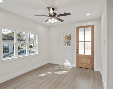 2626 Burger Avenue - Photo Thumbnail 3