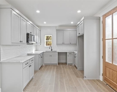 2626 Burger Avenue - Photo Thumbnail 5