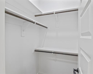 2626 Burger Avenue - Photo Thumbnail 10