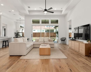 12130 Diamond Creek Drive - Photo Thumbnail 9