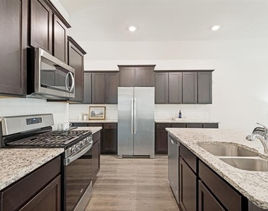 424 Baltimore Avenue - Photo Thumbnail 7