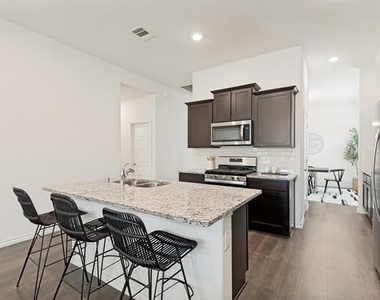 424 Baltimore Avenue - Photo Thumbnail 9