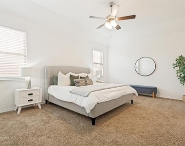 424 Baltimore Avenue - Photo Thumbnail 14